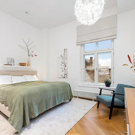 5 Stories Luxury&space In The Old Town With Care For