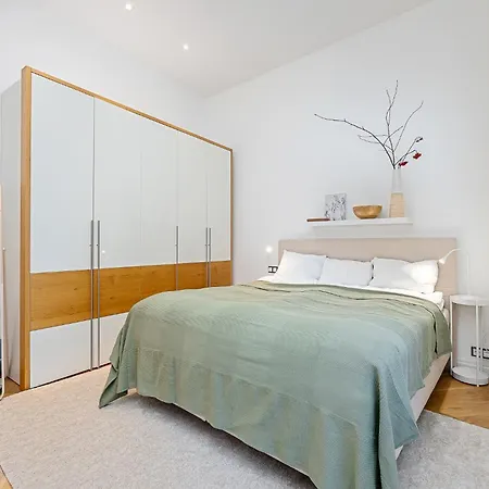 5 Stories Luxury&space In The Old Town With Care For Apartment *