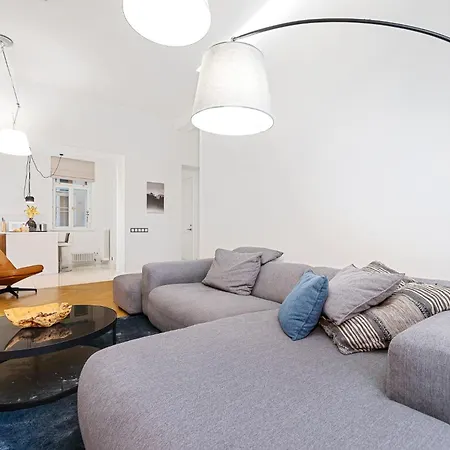 5 Stories Luxury&space In The Old Town With Care For