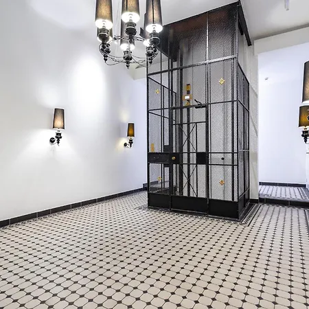 5 Stories Luxury&space In The Old Town With Care For