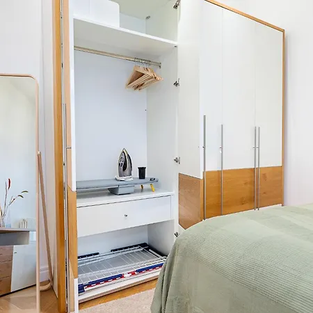 5 Stories Luxury&space In The Old Town With Care For *