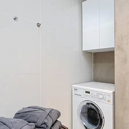 5 Stories Luxury&space In The Old Town With Care For *